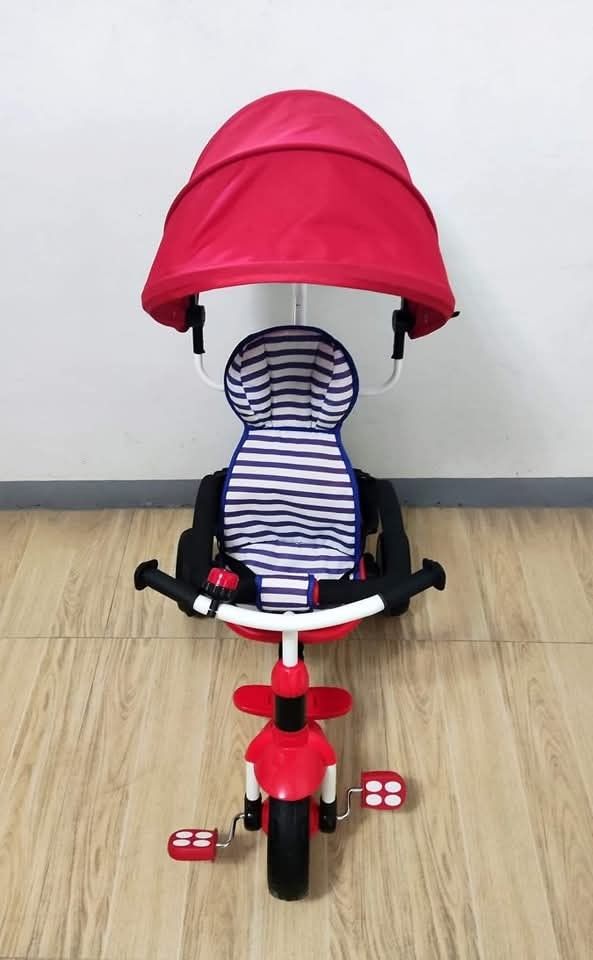 Toko Toko Trike (Category: Strollers) located in Manila. Submitted by anix_box (Listing ID 1364313136, Image 2). Description: Toko Toko Trike ‼️PRICE IS ALREADY FIXED‼️ Japan Imported Color: red Like new 🎥Demo video upon request🎥 3000pesos ✅Recommended age: 1- 4yrs old ✅Body size: 50cm x 100cm x 105cm A tricycle with a safety guard. Step up as your child grows! Can be used for a long time from around 1 and a half to around 4 years old. ✅Equippe
