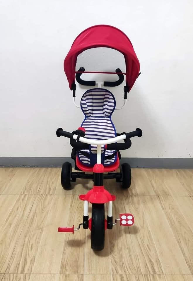 Toko Toko Trike (Category: Strollers) located in Manila. Submitted by anix_box (Listing ID 1364313136, Image 3). Description: Toko Toko Trike ‼️PRICE IS ALREADY FIXED‼️ Japan Imported Color: red Like new 🎥Demo video upon request🎥 3000pesos ✅Recommended age: 1- 4yrs old ✅Body size: 50cm x 100cm x 105cm A tricycle with a safety guard. Step up as your child grows! Can be used for a long time from around 1 and a half to around 4 years old. ✅Equippe