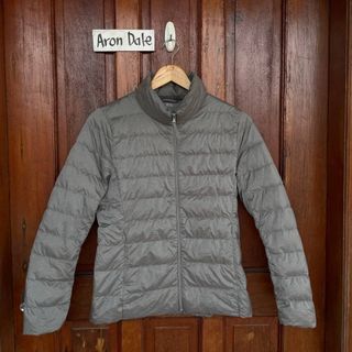 Uniqlo lightweight puffer