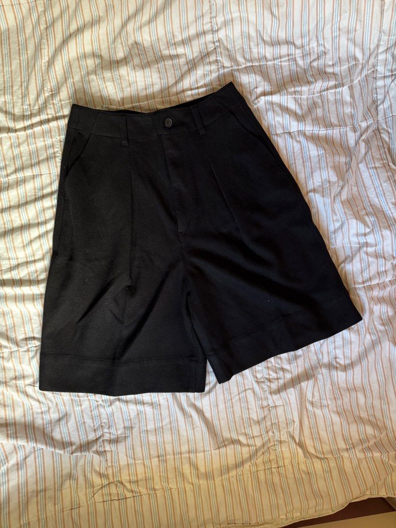 Uniqlo Wool Blend Shorts (Category: Shorts) located in Manila. Submitted by prinsloo_ (Listing ID 1364285095, Image 1). Description: Wool blend short bought from Uniqlo Only issue is that it Has an M on the tag for my name. But is legit - fits small to med - Rfs: need funds See measurements in photos :).