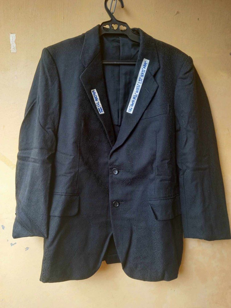 valcon Black Tuxedo New Wool with embossed prints (Category: Sets & Coordinates) located in Naga. Submitted by happeemarket (Listing ID 1364323707, Image 2). Description: Valcon Black Tuxedo New Wool with embossed prints Like new 💥but slight flaw sa ilalim ng lapel see last pic. Dipo sya halata 😁Tawad pwede😃.