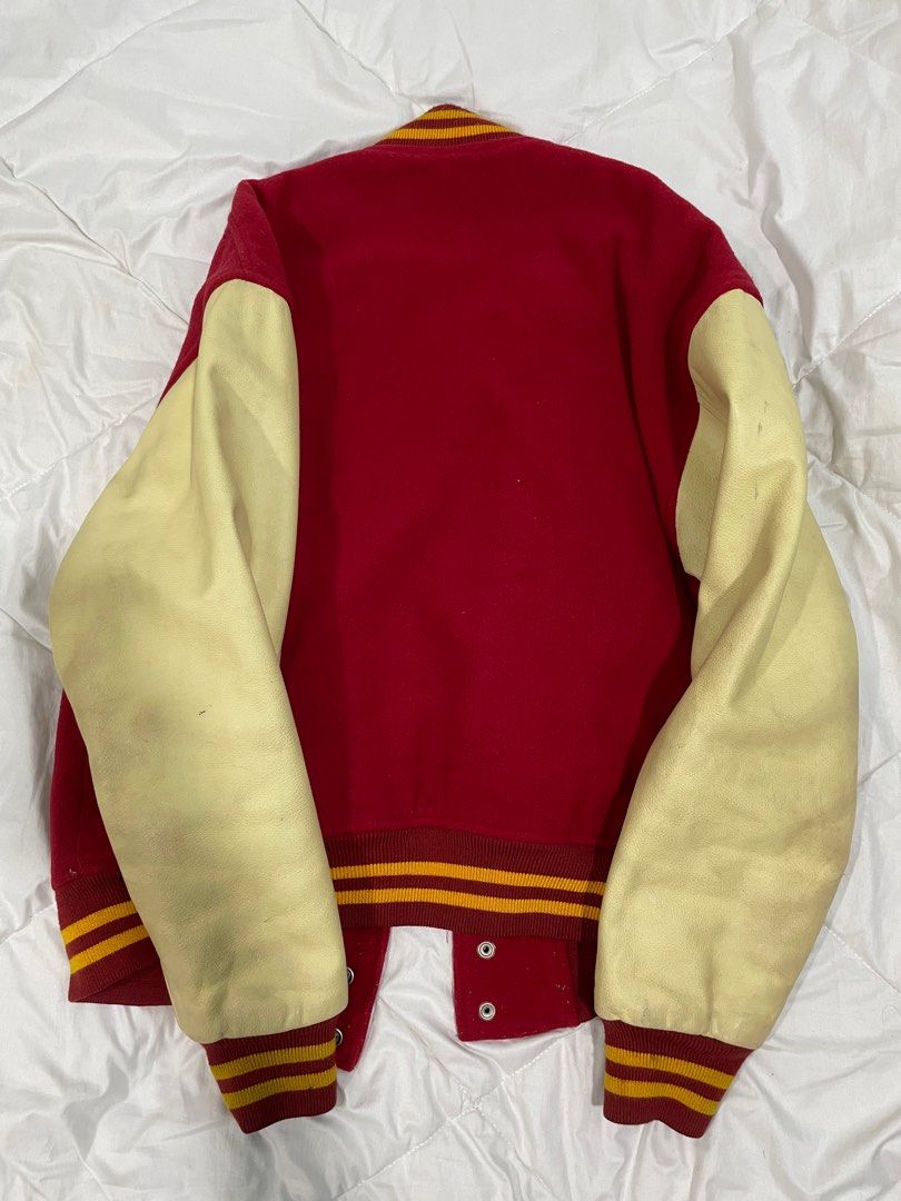 Varsity jacket (Category: Coats, Jackets and Outerwear) located in Segamat. Submitted by unipreloved (Listing ID 1364285207, Image 2). Description: Vintage varsity jacket Leather sleeve Condition 8/10 Pit 21 Length 26 Sleeve length 23 RM70 COD SHAH ALAM.