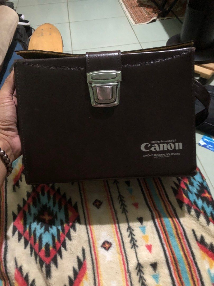 Vintage Canon leather camera box case (Category: Camera Bags & Carriers) located in Quezon City. Submitted by markgolveo (Listing ID 1364324279, Image 2). Description: Vintage Canon leather camera box case Signs of wears due to age and storage.