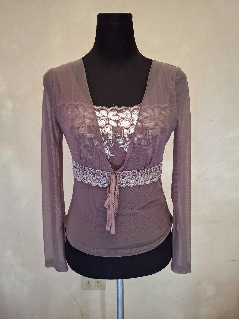 Vintage mesh long sleeves lace top (Category: Longsleeves) located in Koronadal. Submitted by shetries (Listing ID 1364377745, Image 1). Description: bust up to 33in length 21in waist 26in no flaws.
