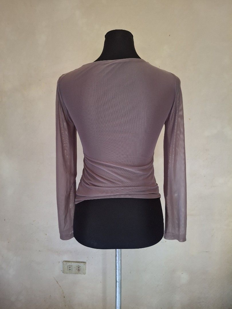 Vintage mesh long sleeves lace top (Category: Longsleeves) located in Koronadal. Submitted by shetries (Listing ID 1364377745, Image 2). Description: bust up to 33in length 21in waist 26in no flaws.