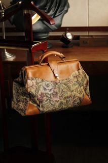 VINTAGE TRAVEL LEATHER TAPESTRY GLADSTONE OVERNIGHT BAG