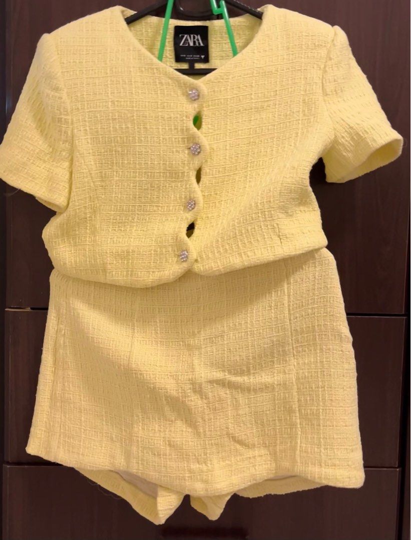 Zara Tweed Top And Skorts Coordinates (Category: Sets or Coordinates) located in Quezon City. Submitted by kateeesss (Listing ID 1364305584, Image 3). Description: Zara Modern Filipiñana coordinates Good as new Only worn once for an event Top crop - small Bottom (skorts) - medium Set - 1480 Top only - 899 .