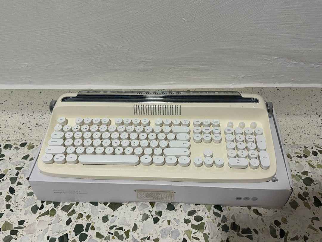 ACTTO Wireless Keyboard (Category: Computer Keyboard) located in Singapore. Submitted by siew_yun (Listing ID 1364545708, Image 1). Description: .