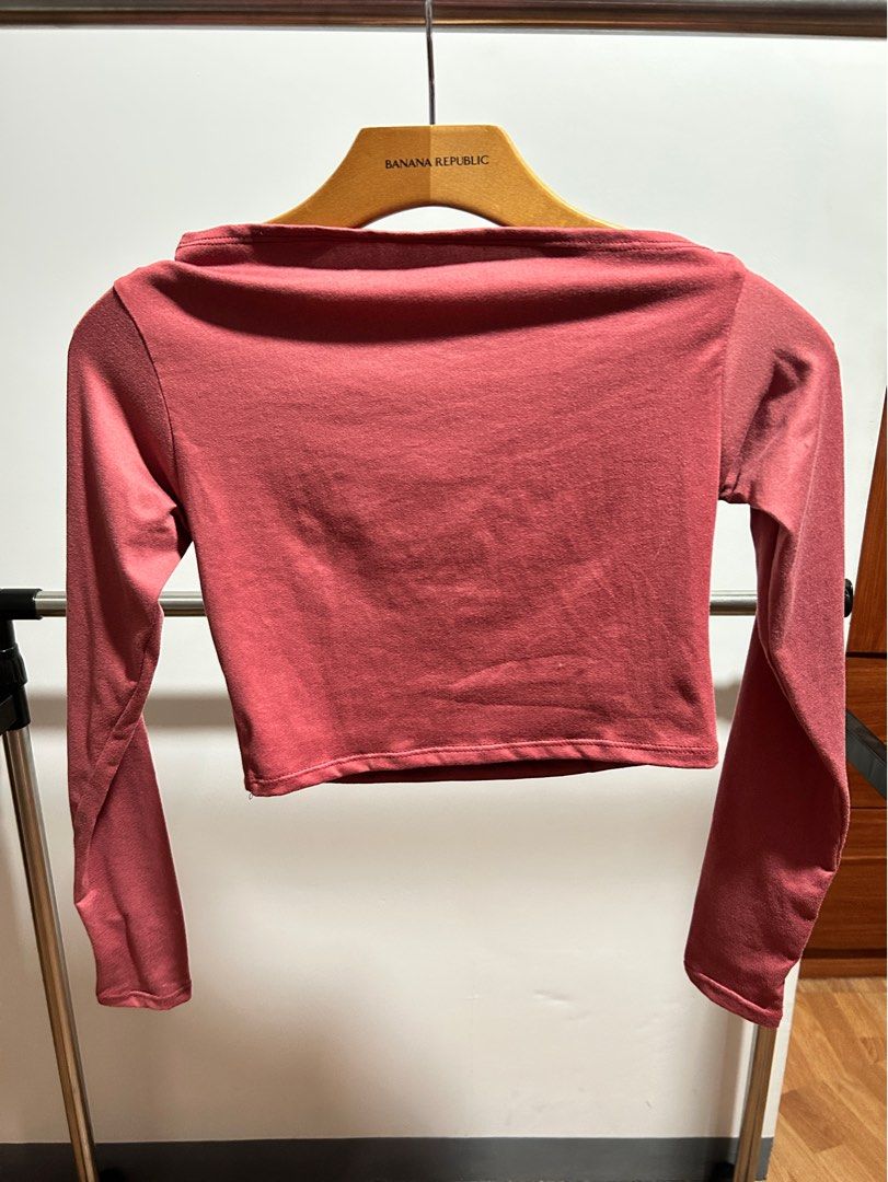 asymmetrical long sleeve top (Category: Longsleeves) located in Santa Rosa. Submitted by jluvsds (Listing ID 1364547315, Image 2). Description: fits: xs - small.