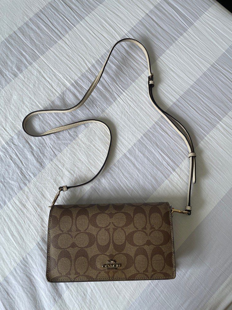 Authentic Coach Anna Crossbody Bag (Category: Luxury Bags & Wallets) located in Manila. Submitted by nicolecoleen (Listing ID 1364415626, Image 2). Description: I had this bag for years thus signs of usage. But still intact and usable. RFS: decluttering.