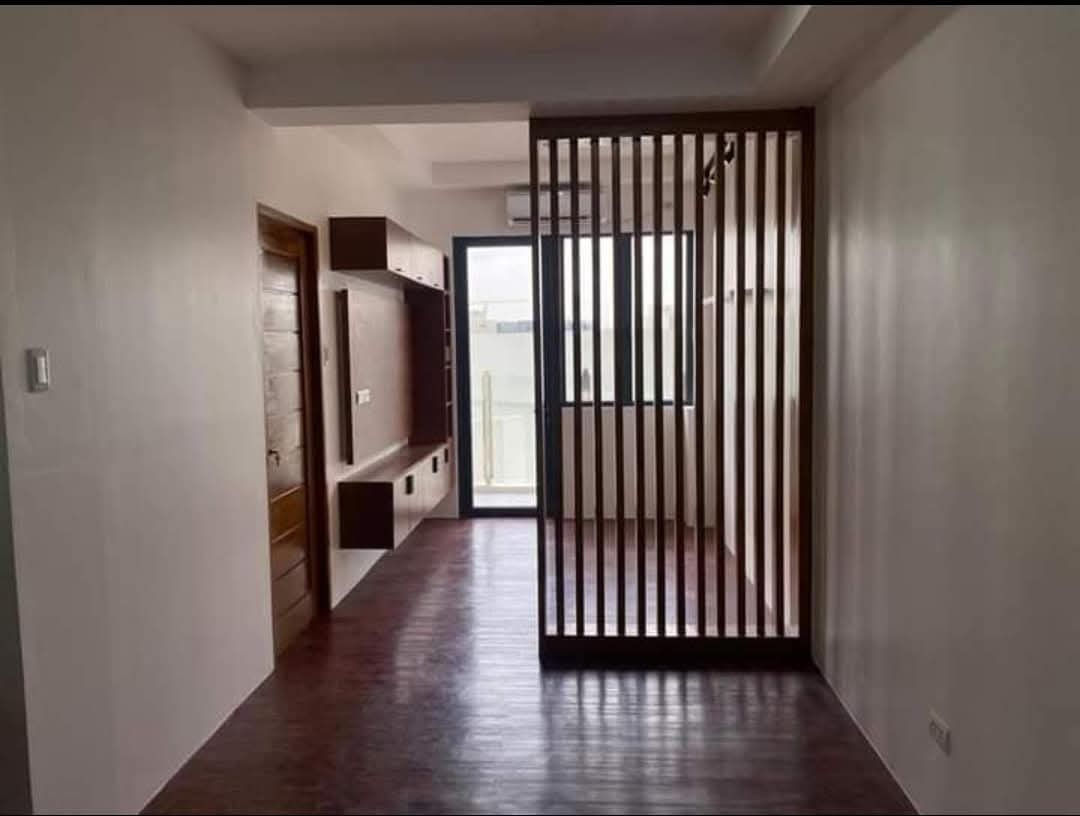 BARON TOWER FOR SALE BY OWNER (Category: Apartments & Condos) located in Makati City. Submitted by corglee (Listing ID 1364488336, Image 3). Description: BARON TOWER, 9th floor. Unit 9B Wilson St. Bnew 1br 46.01sqm. 1tb, balcony. Semi-furnished w/ 2 split-type ACs & built-In cooktop. No parking. P6.5M open to offers Can buy parking directly from developer.