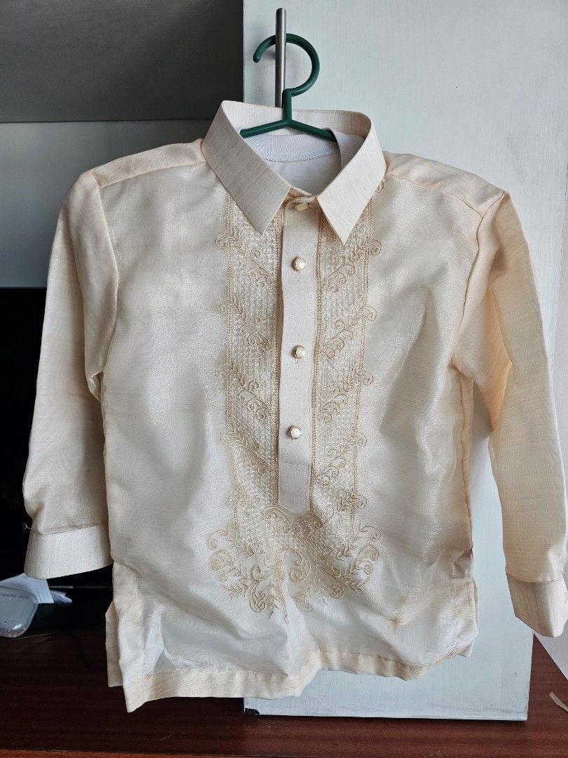 BARONG TAGALOG BOY 6 Sizs (Category: Babies & Kids Fashion) located in Manila. Submitted by discoveryproperties (Listing ID 1364576095, Image 1). Description: BARONG TAGALOG BOY 6 Size 20 inches long front. 15 inches long sleeves Used once for a wedding High quality RFS not needed.