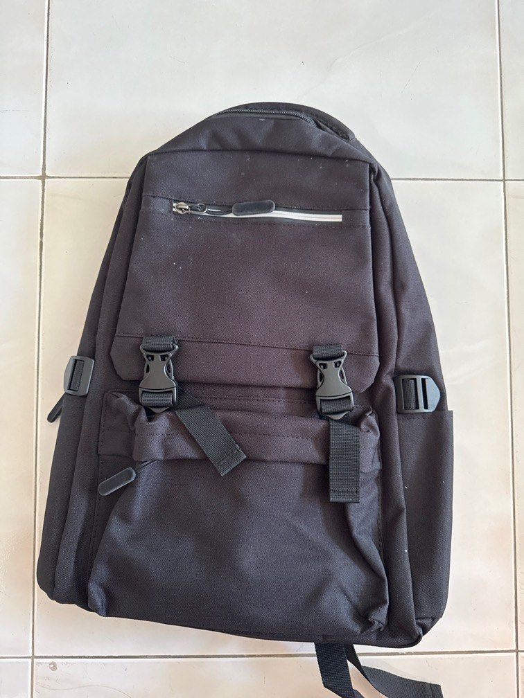 black Backpack (Category: Backpacks) located in Singapore. Submitted by ryblvd (Listing ID 1364470621, Image 1). Description: .
