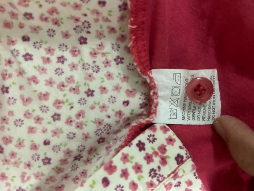 Blouses (Category: Blouses) located in Pasir Puteh. Submitted by sheera_ibrahim (Listing ID 1364469847, Image 3). Description: .