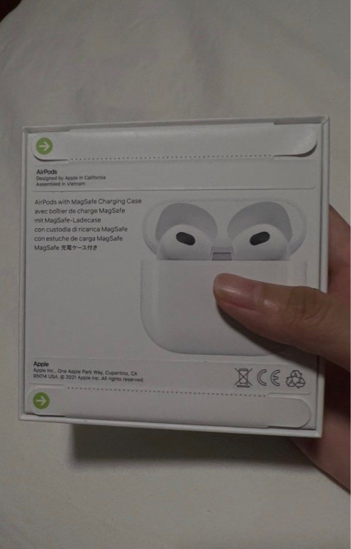 BN Sealed Apple Airpods Gen 3 (Category: Earphones) located in Singapore. Submitted by flowerillusion (Listing ID 1364576881, Image 2). Description: Selling cause i already have AirPods. Brand new in bag, got it in Sep 2024 authentic from Apple Store. One piece only and it’s still sealed. Can only deal this week as im leaving Singapore after Warranty available till Aug 2025 Meet up at Paya Lebar or somewhere more central Genuine buyers only, woul