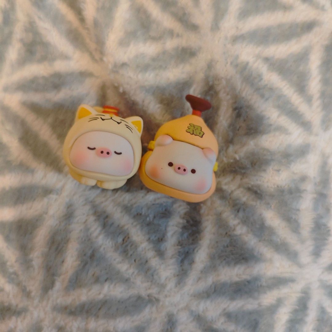 [Brand New / Bundle] mini pig magnets (Category: Designer & Blind Box Toys) located in San Fernando. Submitted by hellopixel (Listing ID 1364491665, Image 2). Description: mini pig magnets 120 each 150 bundle of 2 Location: San Fernando, Pampanga MOP: Gcash/Maya MOD: J&T/LBC.