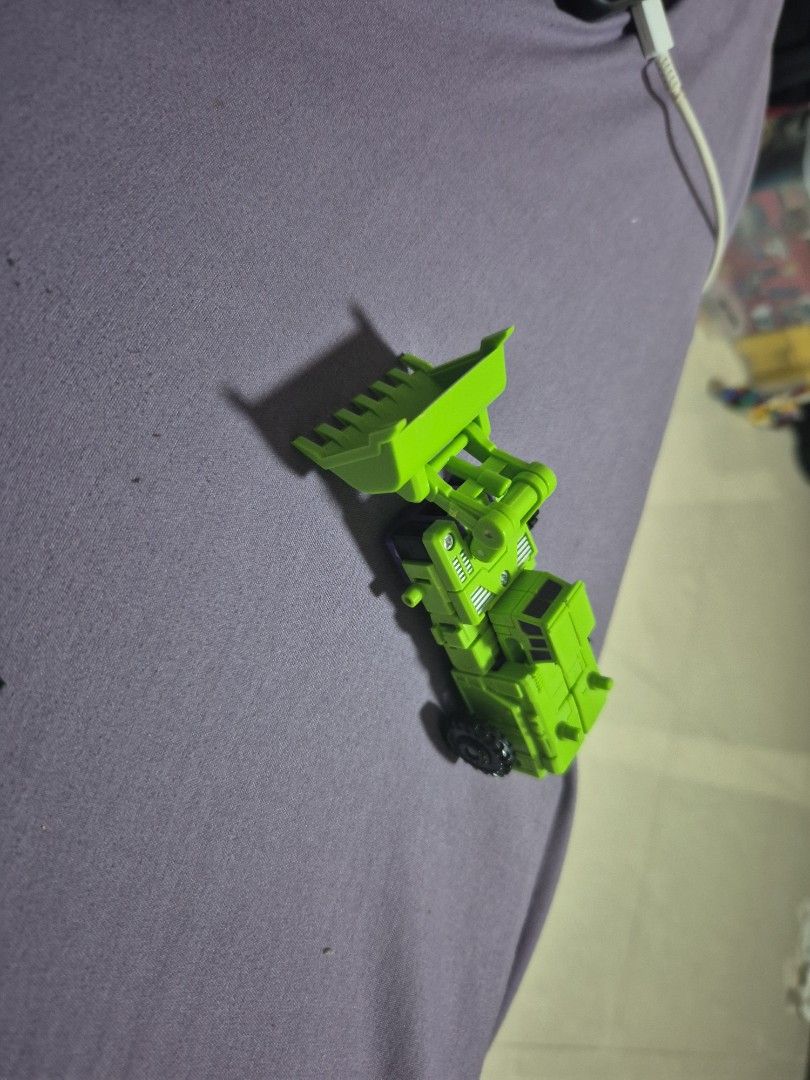 Devastator (Category: Toy Figures) located in Singapore. Submitted by deyanraqee04443 (Listing ID 1364525958, Image 3). Description: one of the constructicon came with a missing wheel.