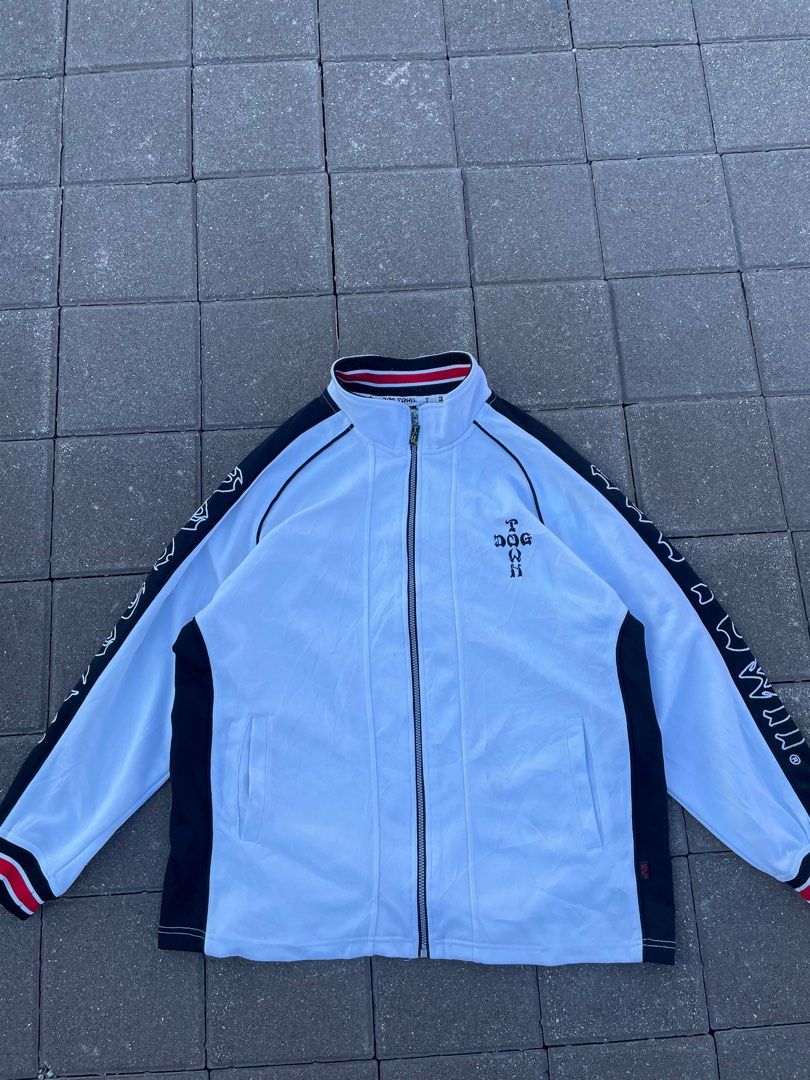 DOG TOWN OUTER (Category: Coats, Jackets and Outerwear) located in Petaling Jaya. Submitted by fzemm (Listing ID 1364444321, Image 1). Description: pit 24 Length 28 Condition 9.5/10🔥 berminat pm terus 🤙🏻.