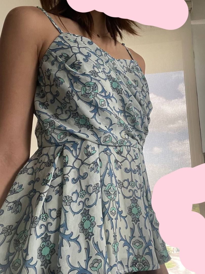 F21 Flowy Chiffon Top (Category: Others Tops) located in Quezon City. Submitted by camiestuff (Listing ID 1364418643, Image 2). Description: Havent used this for 3 years already but this used to be a favorite top Flowy yet shapes your body in a flattering way Pattern is very elegant Perfect for hot tropical weather.