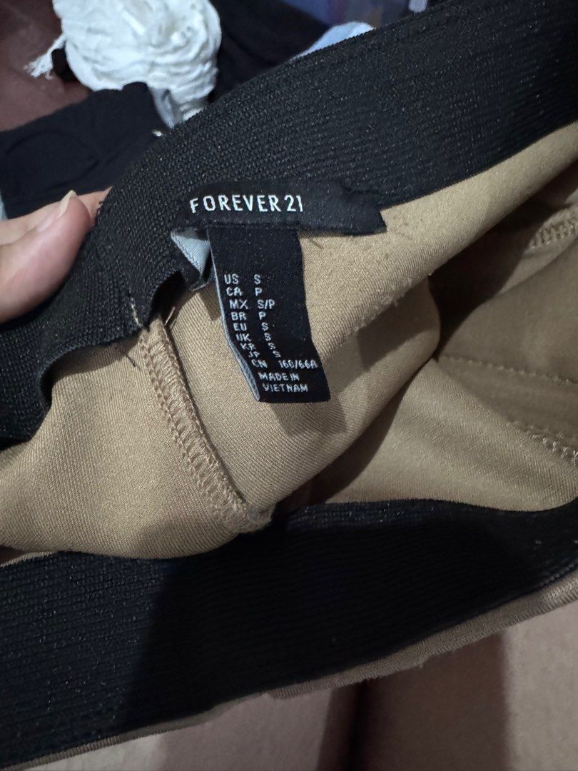 F21 Silk Leggings (Category: Other Bottoms) located in Mandaluyong City. Submitted by ksc_stuff (Listing ID 1364488417, Image 2). Description: Color: Beige.