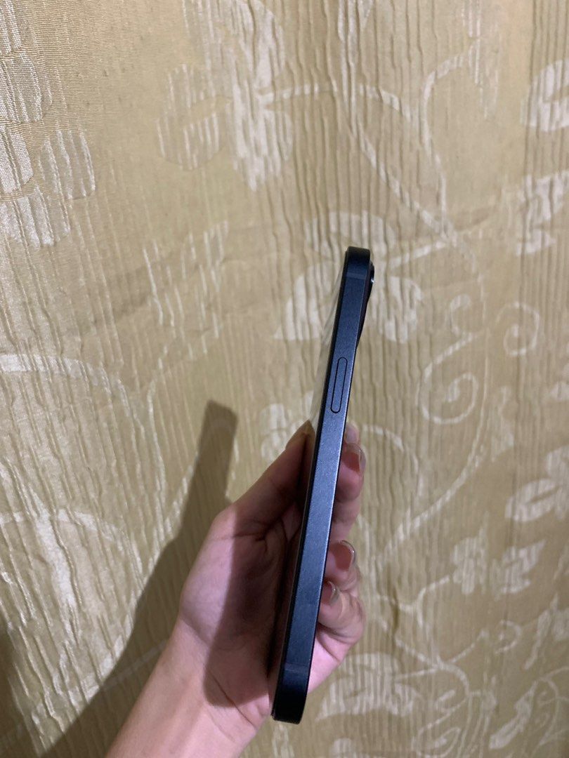 FS Iphone 13 128gb (Category: iPhone 13 Series) located in Bulacan. Submitted by whimsy.finds (Listing ID 1364543769, Image 2). Description: Bought in Power Mac Moa 6months old Color: Midnight blue Batt health: 98% No other issue Rfs: upgrade Inclusion: box, cord Can do meet up Sm Marilao Loc: Meycauayan Dm if interested .