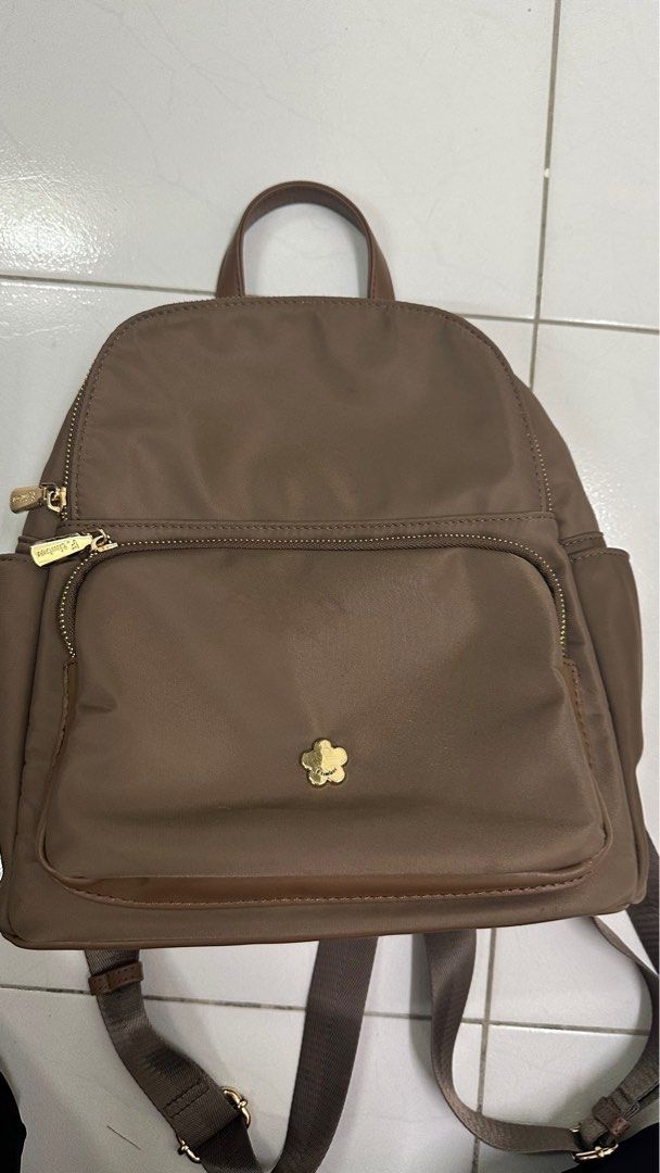 f.timber backpack in code brown (Category: Backpacks) located in Pasir Mas. Submitted by myraaa_00 (Listing ID 1364577133, Image 1). Description: baru pakai je tpi ada kotor sikit kat depan tu np RM146.