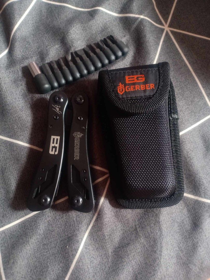 Gerber multi tools (Category: Home Improvement Tools & Accessories) located in San Pablo. Submitted by krymuel (Listing ID 1364574811, Image 2). Description: gerber multi tools gadget complete set.