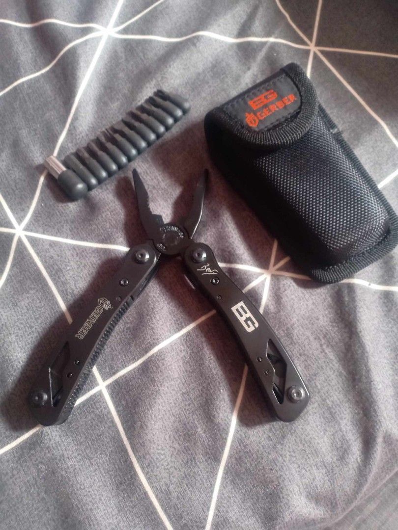 Gerber multi tools (Category: Home Improvement Tools & Accessories) located in San Pablo. Submitted by krymuel (Listing ID 1364574811, Image 1). Description: gerber multi tools gadget complete set.