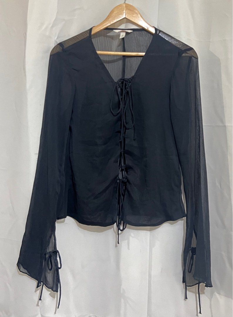 H&M Lace tie top (Category: Blouses) located in Quezon City. Submitted by jayb_ (Listing ID 1364531911, Image 3). Description: .