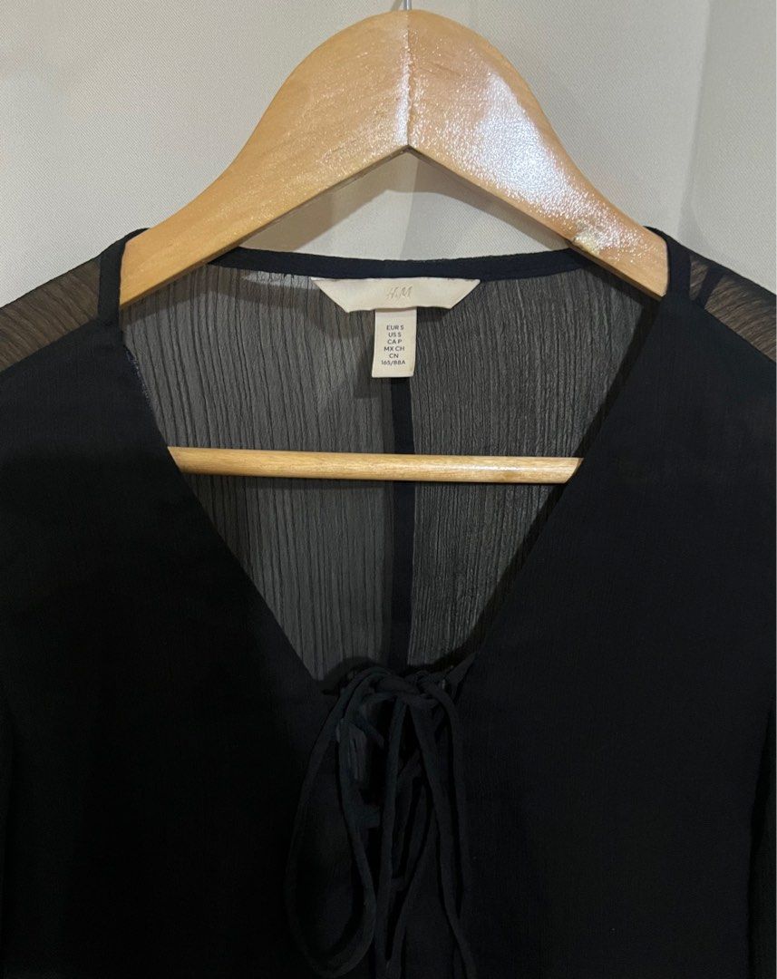 H&M Lace tie top (Category: Blouses) located in Quezon City. Submitted by jayb_ (Listing ID 1364531911, Image 2). Description: .