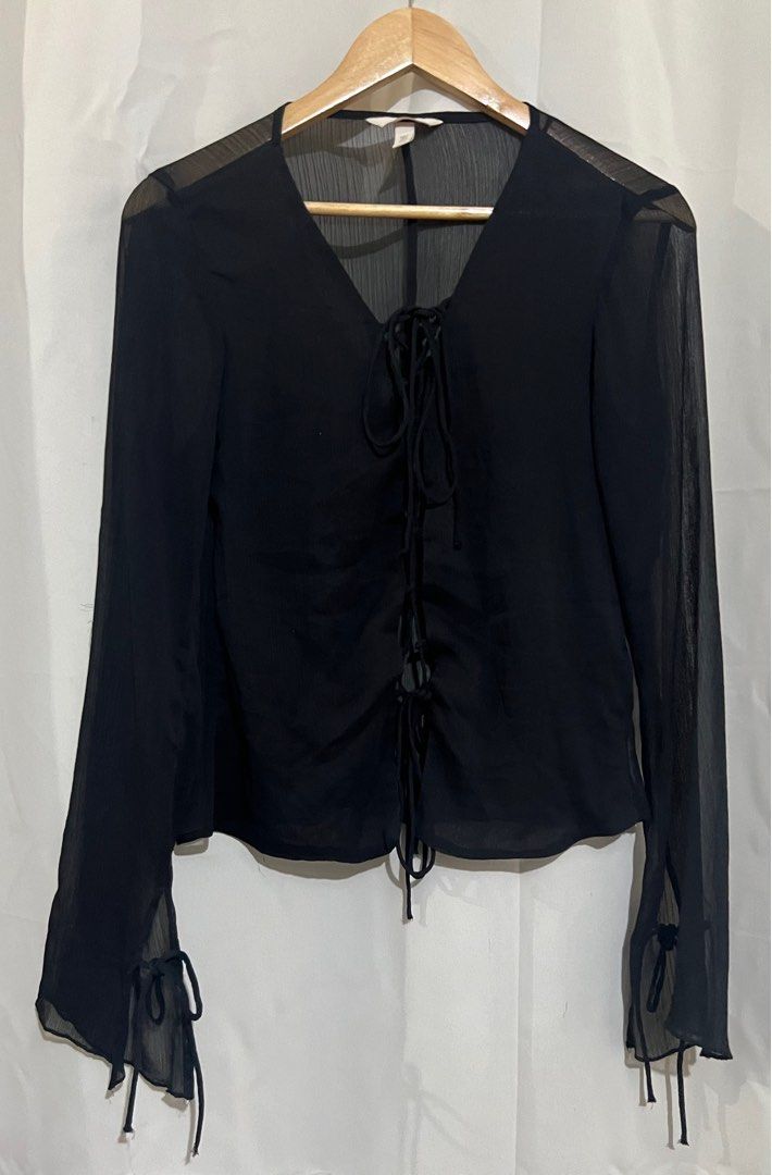 H&M Lace tie top (Category: Blouses) located in Quezon City. Submitted by jayb_ (Listing ID 1364531911, Image 1). Description: .
