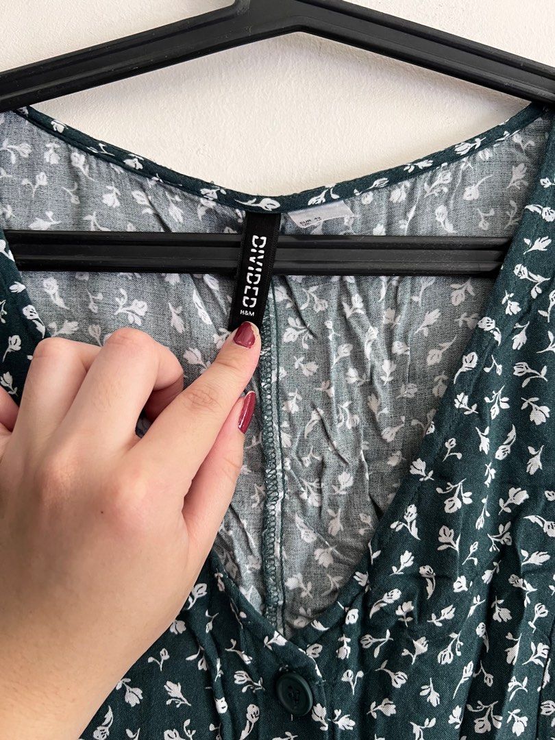 H&M FLORAL DRESS (Category: Dresses) located in Pasig City. Submitted by keribel (Listing ID 1364469735, Image 2). Description: .