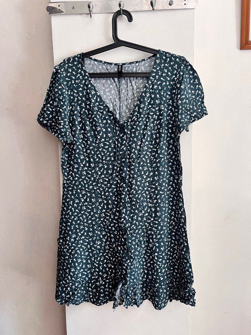 H&M FLORAL DRESS (Category: Dresses) located in Pasig City. Submitted by keribel (Listing ID 1364469735, Image 1). Description: .