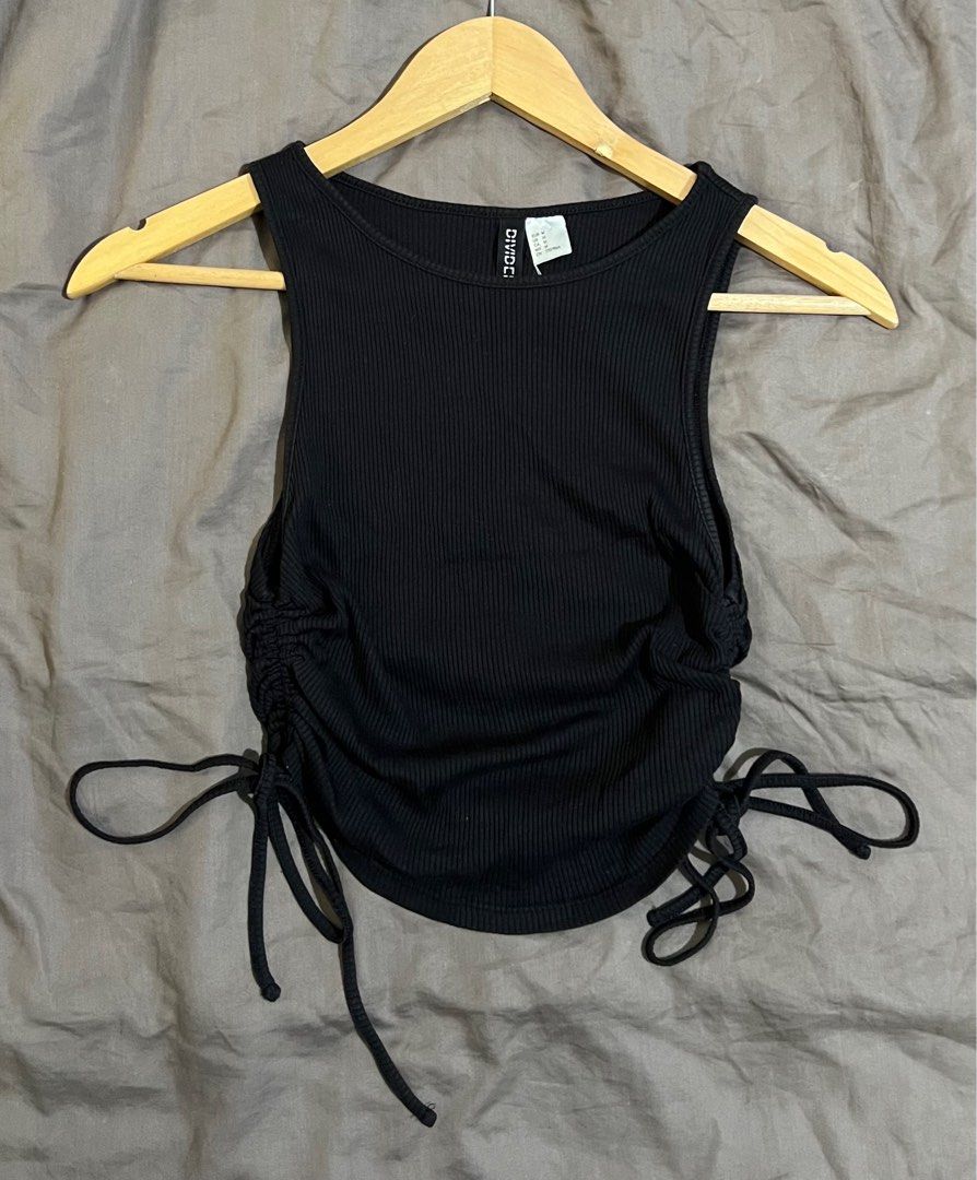 H&M Top (Category: Sleeveless) located in Quezon City. Submitted by jayb_ (Listing ID 1364534770, Image 1). Description: .