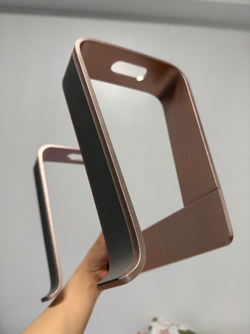 Laptop riser Pink good condition (Category: Laptop Bags & Sleeves) located in Pasay City. Submitted by claydacy (Listing ID 1364571680, Image 3). Description: .