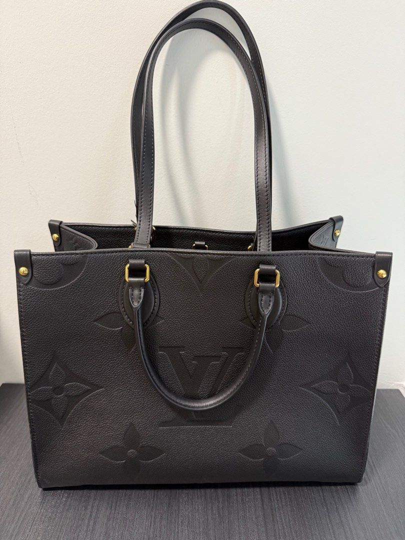 Louis Vuitton LV On the go MM tote bag Monogram Empreinte (Category: Bags & Wallets) located in Singapore. Submitted by kimchigal (Listing ID 1364461537, Image 2). Description: Louis Vuitton Onthego MM tote bag in grained Monogram Empreinte 35 x 27 x 14 cm (Length x Height x Width) Comes with full set Current Rrp: $4,800.