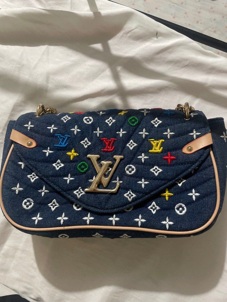 Lv Sling Bag (Category: Luxury Bags & Wallets) located in Pasig City. Submitted by y1iin (Listing ID 1364447042, Image 1). Description: -Rush selling -Negotiable .