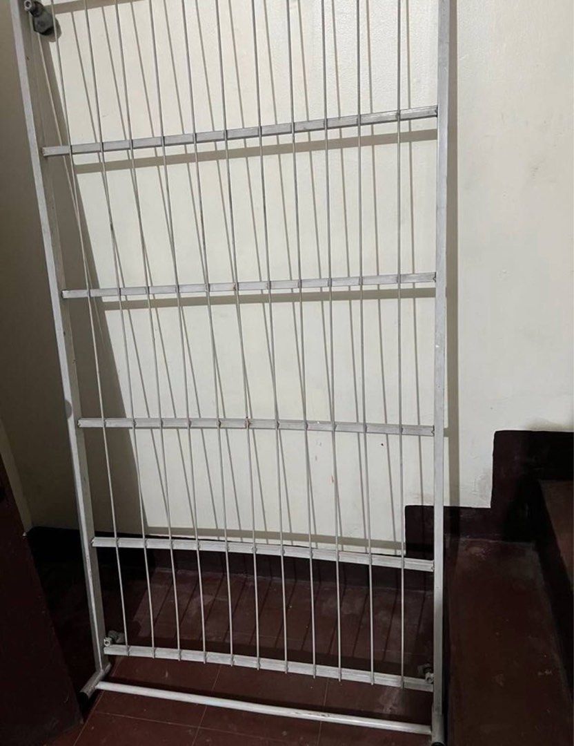 Metal Bed Frame for Sale (Category: Bed Frames & Mattresses) located in Quezon City. Submitted by junieveeee (Listing ID 1364512935, Image 1). Description: Metal Bed Frame for only 1,000 ‼️ For single bed, pull-out Size : 1.83 m length, 94 cm width Loc near fishermall quezon ave Rfs for decluttering purposes.