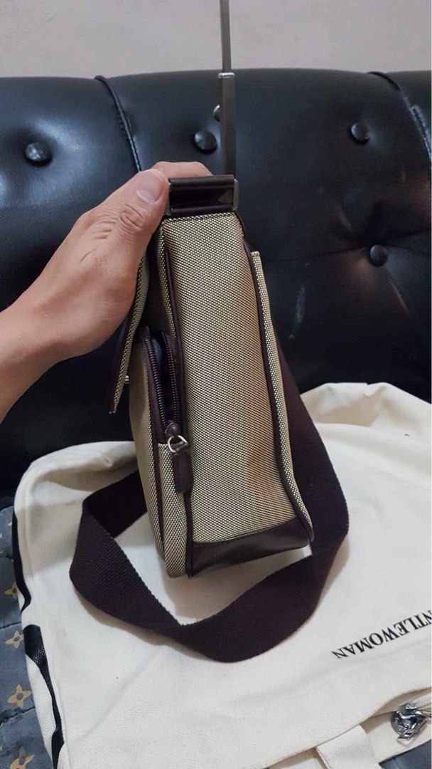 Metrocity flap amazon sling (Category: Luxury Bags & Wallets) located in Laoag. Submitted by siZe_maTTers (Listing ID 1364417010, Image 3). Description: Preloved Japan source Authentic Clean On hand.