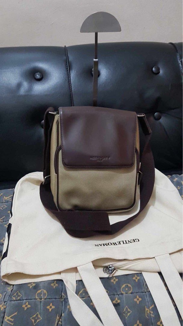 Metrocity flap amazon sling (Category: Luxury Bags & Wallets) located in Laoag. Submitted by siZe_maTTers (Listing ID 1364417010, Image 1). Description: Preloved Japan source Authentic Clean On hand.
