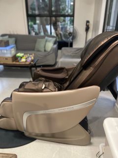 OGAWA MASSAGE CHAIR
