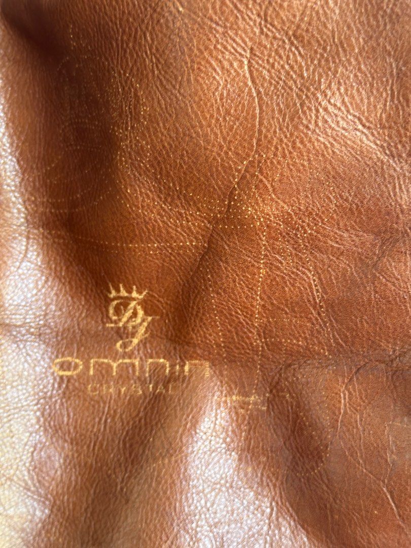 Omnia Crystal Shoulder Bag (Category: Luxury Bags & Wallets) located in Bombon. Submitted by cookiespreloveed (Listing ID 1364454250, Image 3). Description: Flaw:nadikitan yung bag ng ibang bag kaya nag ka flaw Need ng repaint/leather con Vintage bag With two compartments sa back part for phone Soft leather.