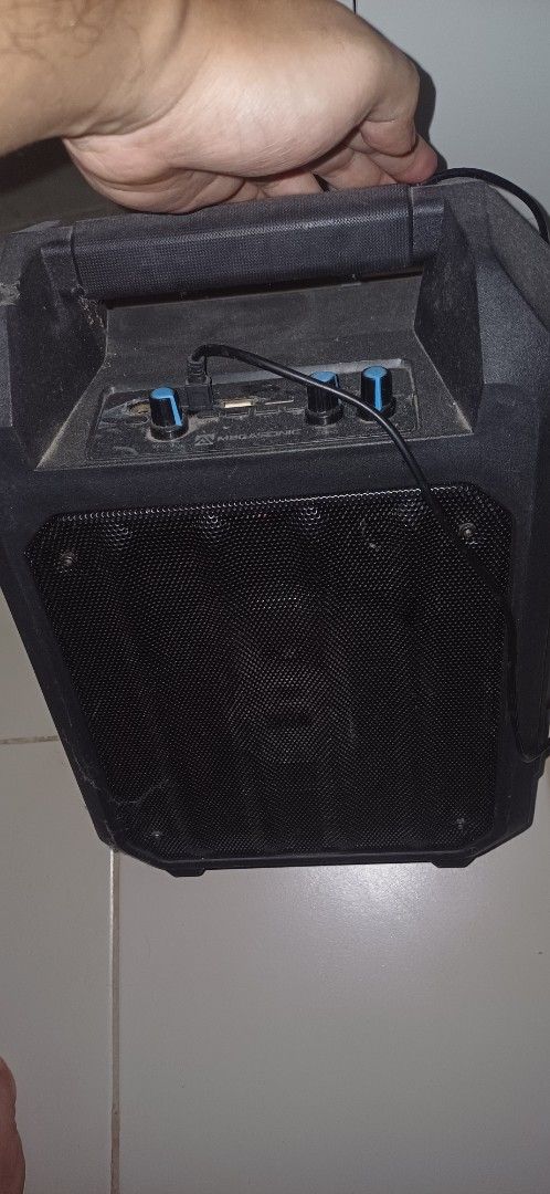 Portable Speakers (Category: Soundbars, Speakers & Amplifiers) located in Mandaluyong City. Submitted by TheRoyalCollection (Listing ID 1364427112, Image 1). Description: Megasonic Portable Speaker all working no issues, maganda to as portable mic speaker,.