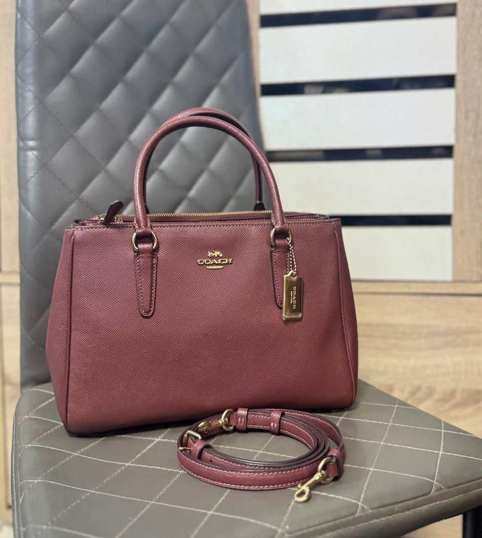 Preloved Coach Surrey Carryall Two-way bag (Category: Luxury Bags & Wallets) located in Burgos, Pangasinan. Submitted by pocketstyle (Listing ID 1364515849, Image 1). Description: 100% original Money back guaranteed Condition: 9.5/10 Only flaw: etiketa (as seen on last picture) .
