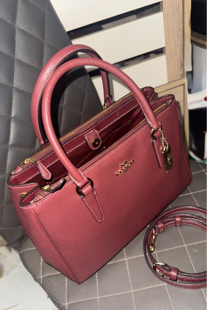 Preloved Coach Surrey Carryall Two-way bag (Category: Luxury Bags & Wallets) located in Burgos, Pangasinan. Submitted by pocketstyle (Listing ID 1364515849, Image 3). Description: 100% original Money back guaranteed Condition: 9.5/10 Only flaw: etiketa (as seen on last picture) .