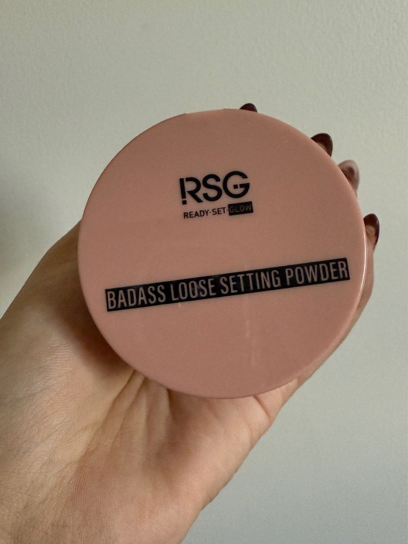 Ready Set Glow (RSG) Badass Loose Setting Powder (Category: Makeup) located in Quezon City. Submitted by deniseuntalan (Listing ID 1364416228, Image 3). Description: Shade: Hakuna Matte-Tata Used only once, hence no puff included Opened last April 12, 2025 only ALL ARE SANITIZED mod: via j&t no rush shipping.