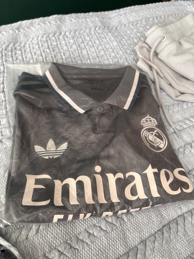 Real Madrid adidas 24/25 third kit (Category: Activewear) located in Singapore. Submitted by hoelliott067388 (Listing ID 1364481868, Image 1). Description: Brand new but cut the tag off therefore selling cheaper Authentic M size Can check authenticity when meetup, full refund if fake .