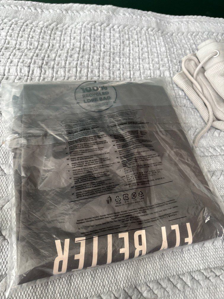 Real Madrid adidas 24/25 third kit (Category: Activewear) located in Singapore. Submitted by hoelliott067388 (Listing ID 1364481868, Image 2). Description: Brand new but cut the tag off therefore selling cheaper Authentic M size Can check authenticity when meetup, full refund if fake .