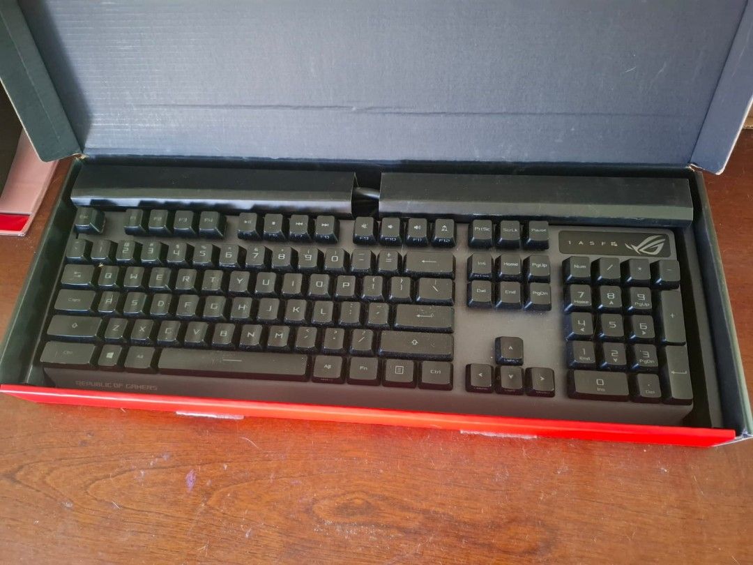 ROG Sritx Scope RX (Category: Computer Keyboard) located in Las Pinas. Submitted by da.happytucador (Listing ID 1364493895, Image 2). Description: Rog strix scope rx - mechanical keyboard - Original price php 5,600 - rfs: Ayaw ko na ng maingay na switch at rgb lights. - walang sira lahat gumagana. -shipping shoulder ni buyer.