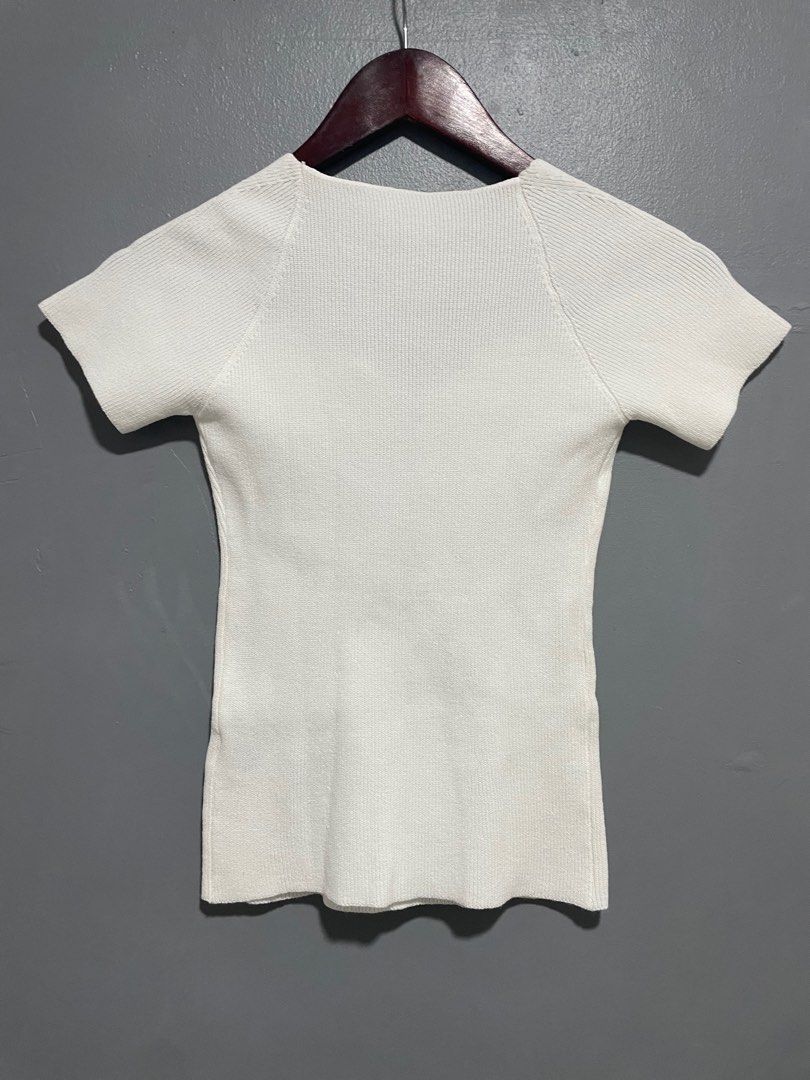 Shein Dazy White knitted Top (Category: Blouses) located in Davao. Submitted by MahLiRa (Listing ID 1364504305, Image 2). Description: Shein Dazy Knitted Top • Medium Size • Like New Condition • knitted • RFS: decluttering .
